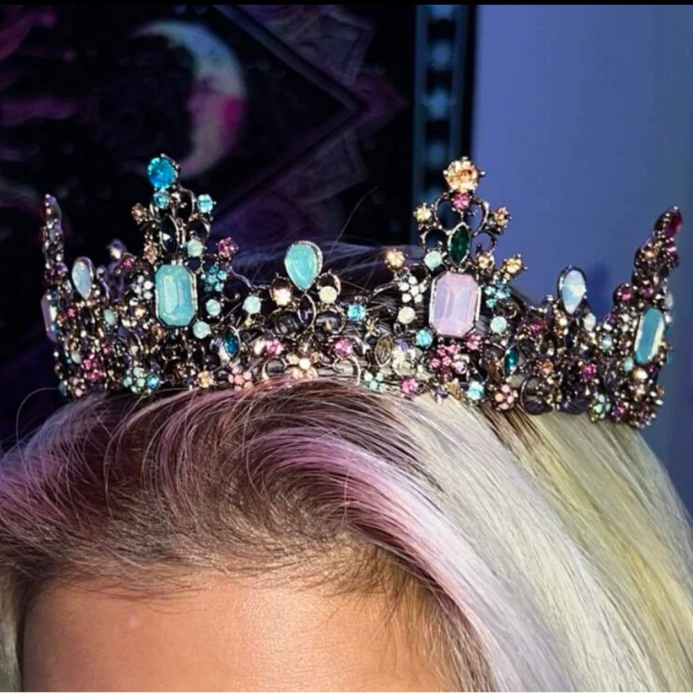 Multicoloured rhinestone crown. New. - Picture 11 of 16